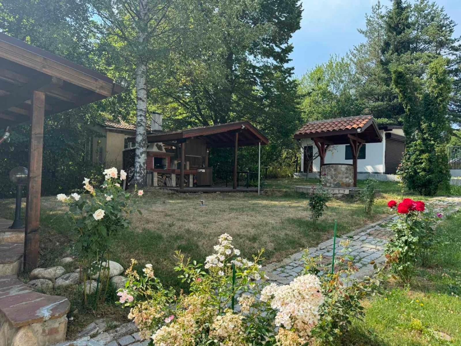 Villa Yarema Mountain Relax with Hot Jacuzzi & Sauna by BookVillaBG