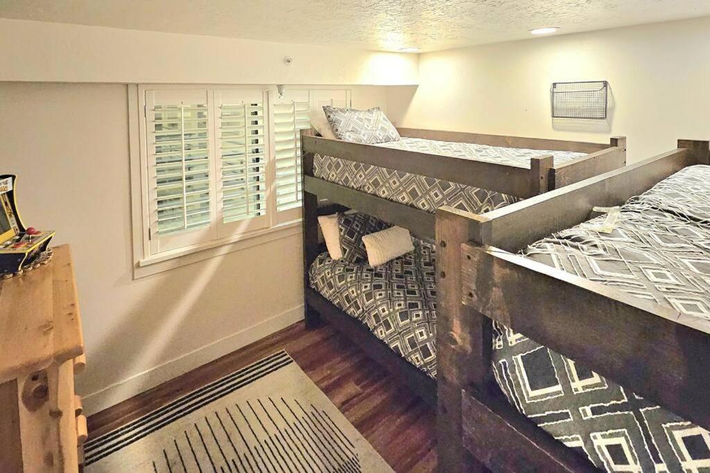 Top floor 2bd Apartment view 3