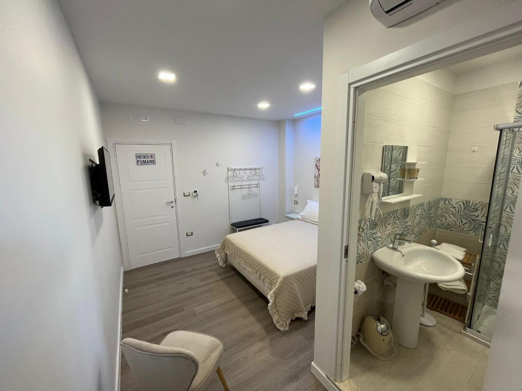 F Rooms Napoli Via Sementini