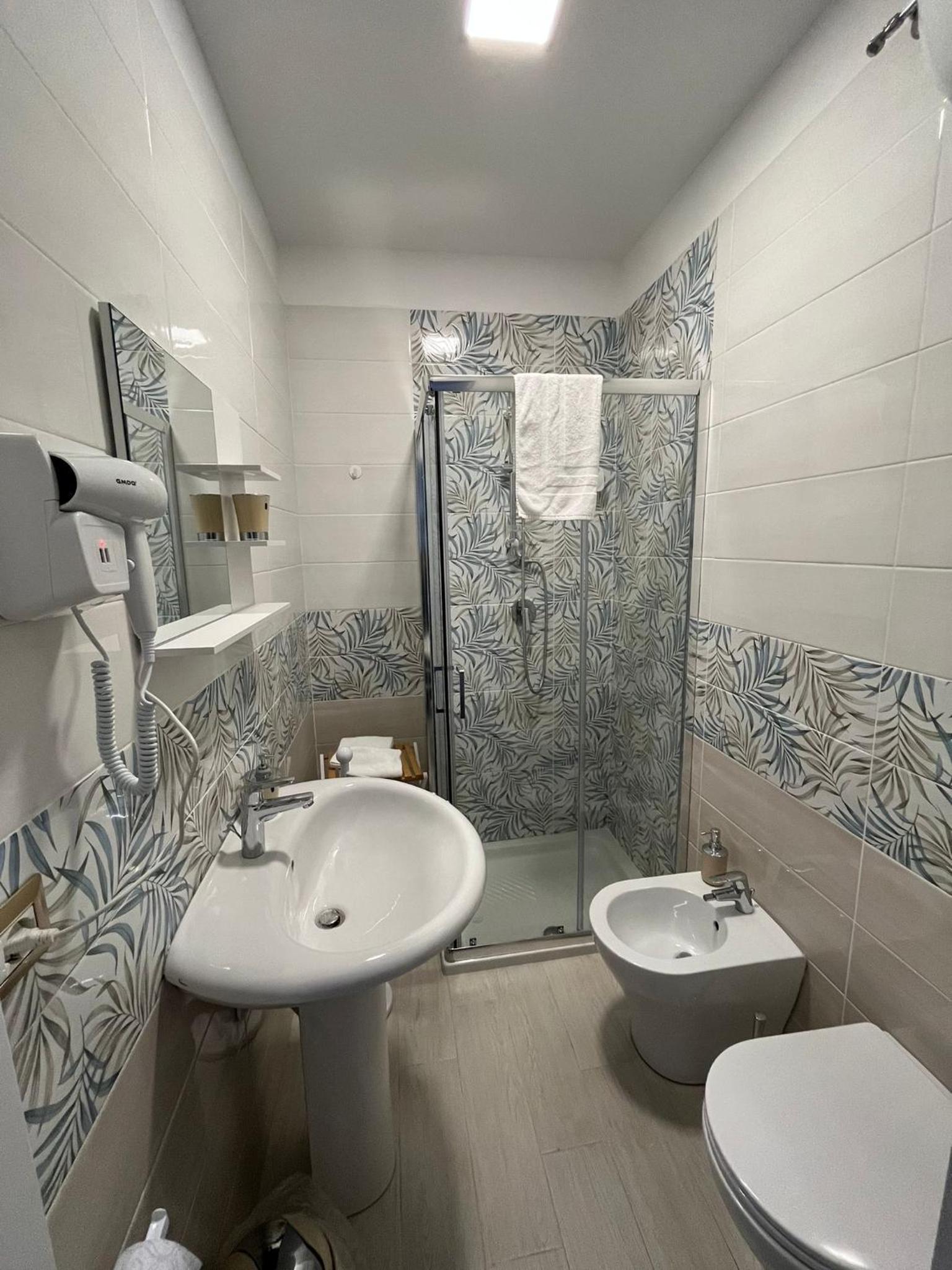 F Rooms Napoli Via Sementini