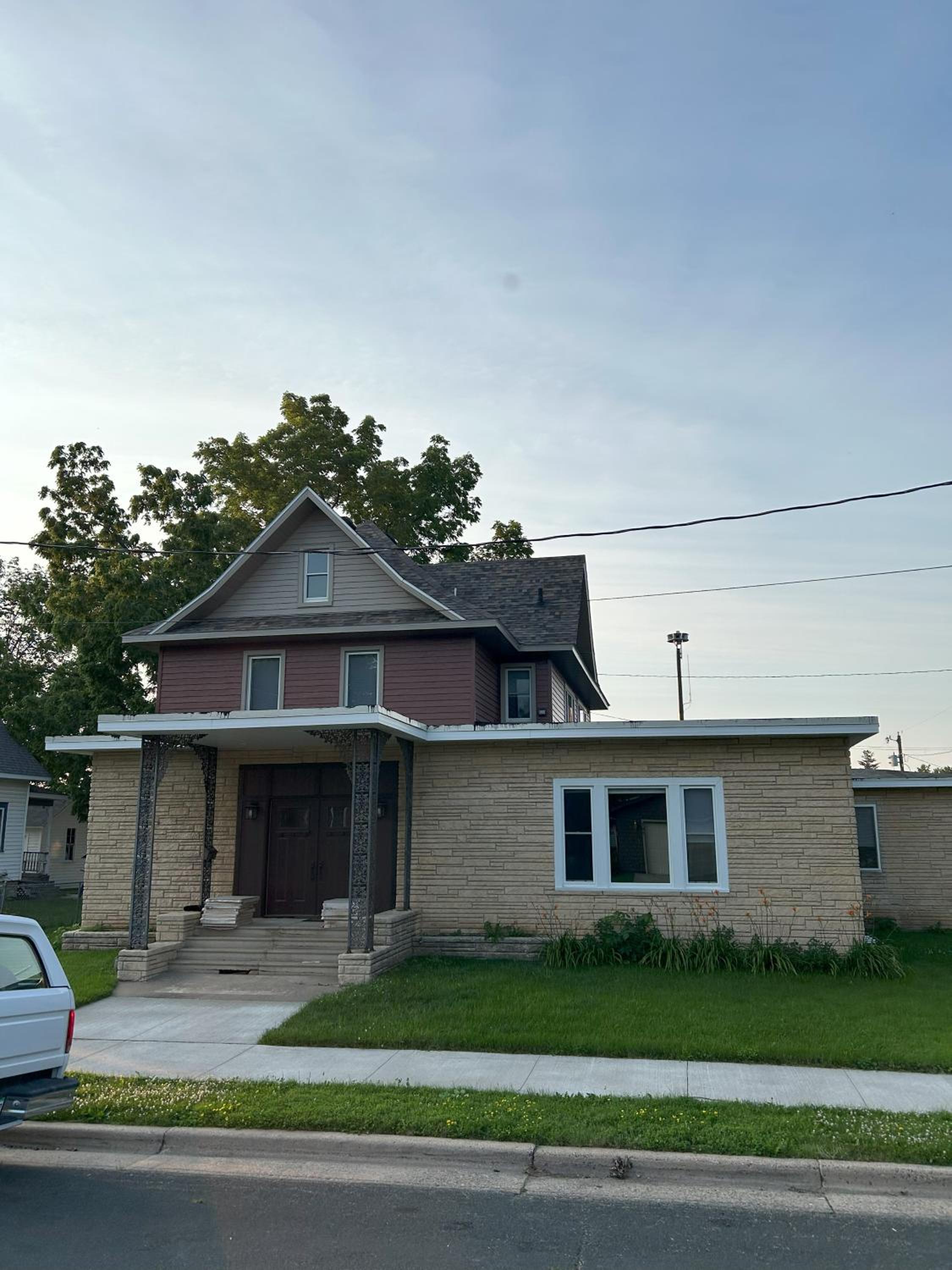 Cozy/spacious home near Whitewater