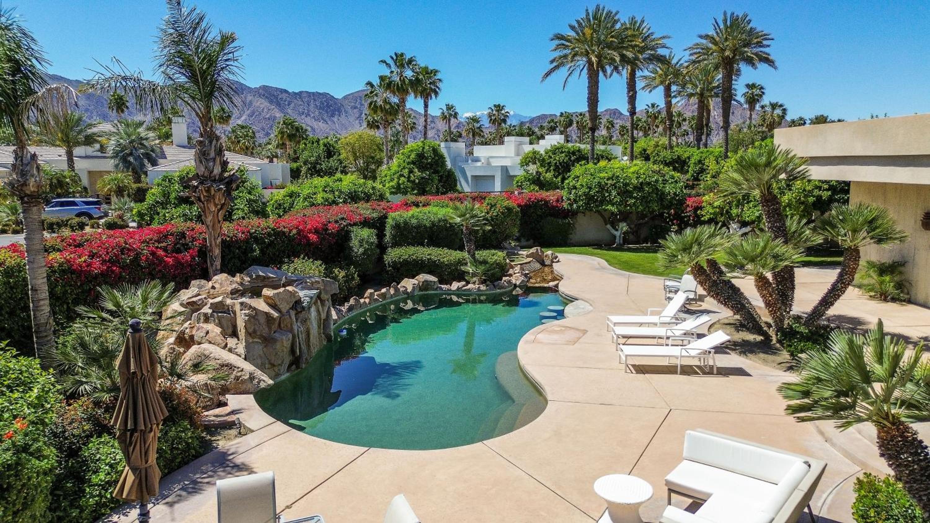 The Estancias, Compound in La Quinta on a 1 acre lot Ultimate Privacy view 2