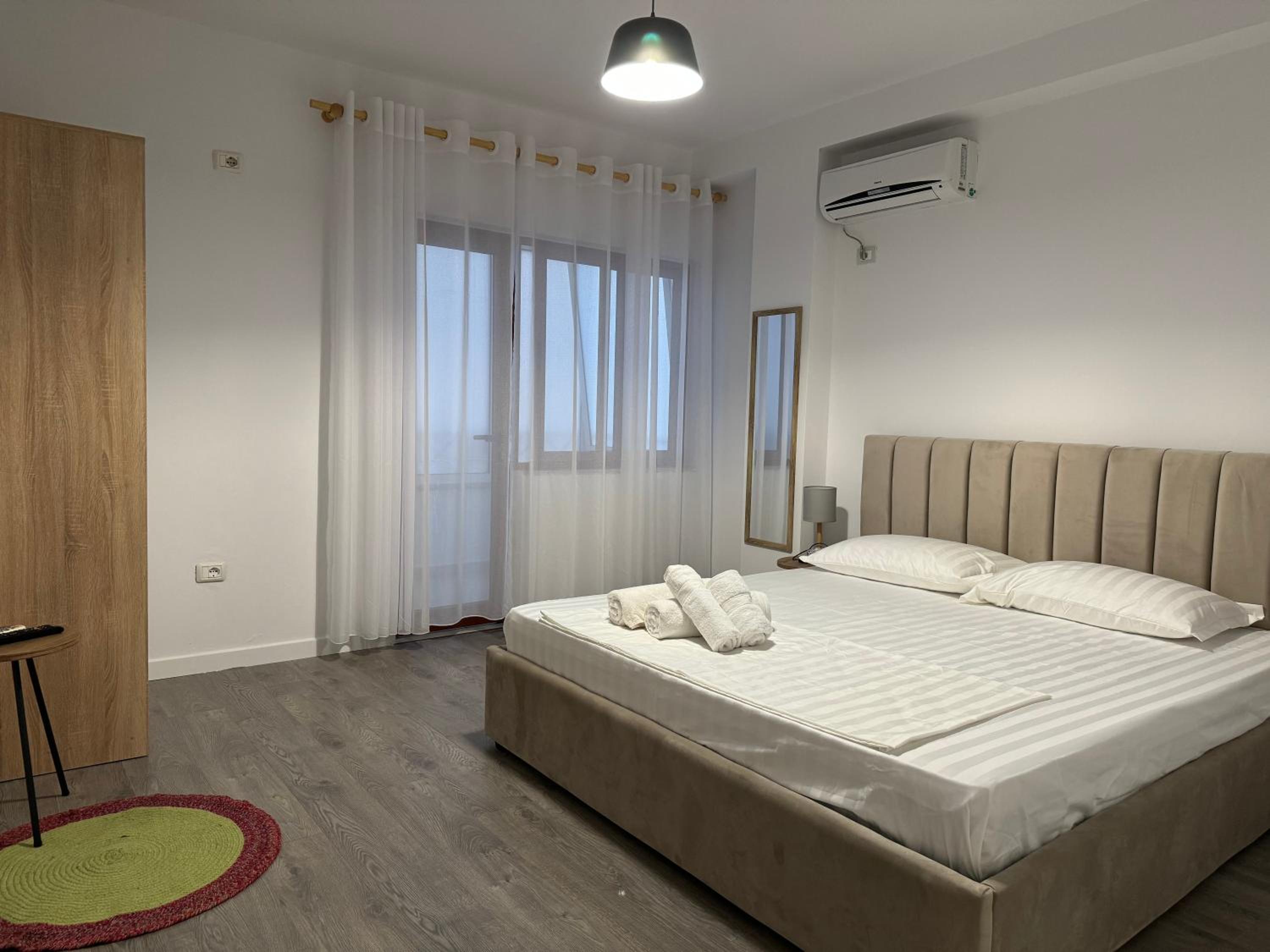 Hi5 Rooms