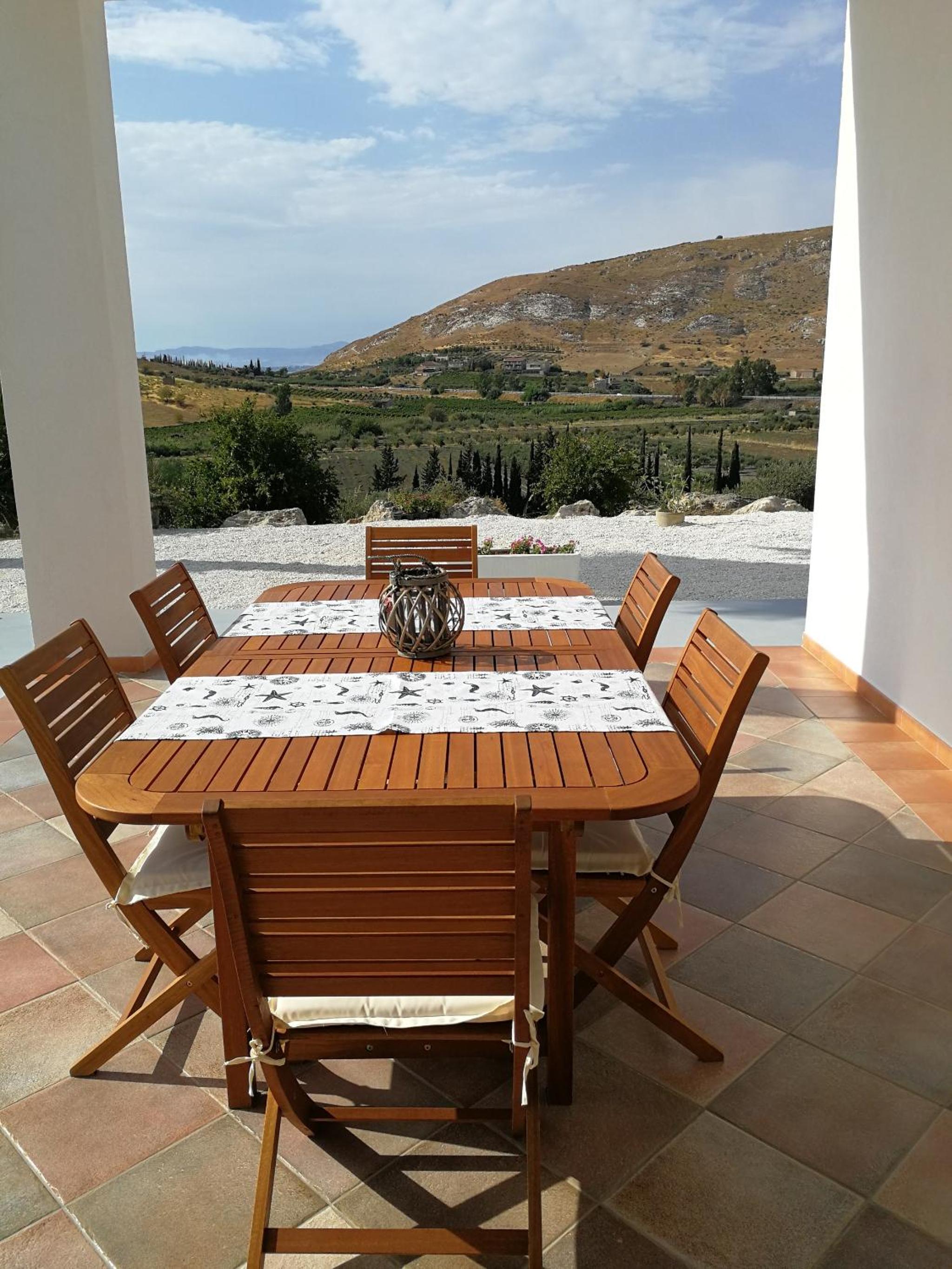 Spacious Apartment in Montallegro with Stunning Views view 2