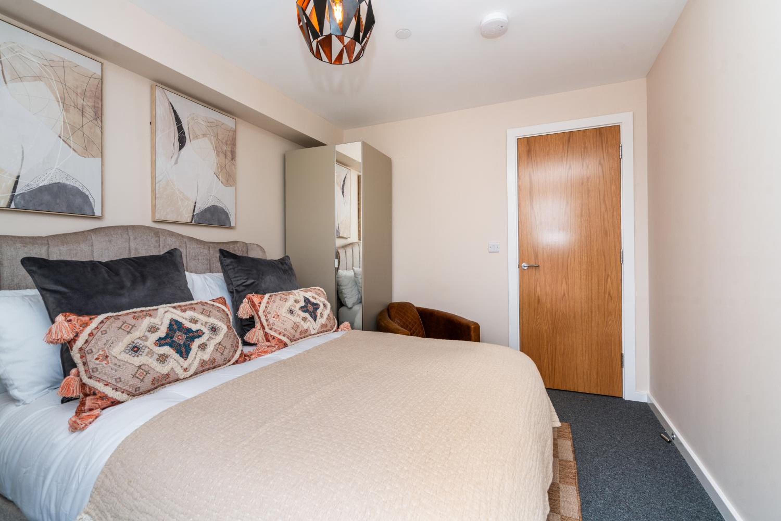 Modern 2bed in Manchester view 4