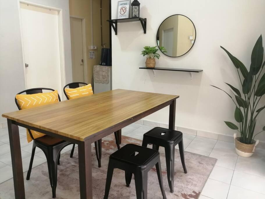 Cozy SEMI-D Home, Bandar Perdana - 3 Airconds photo 2