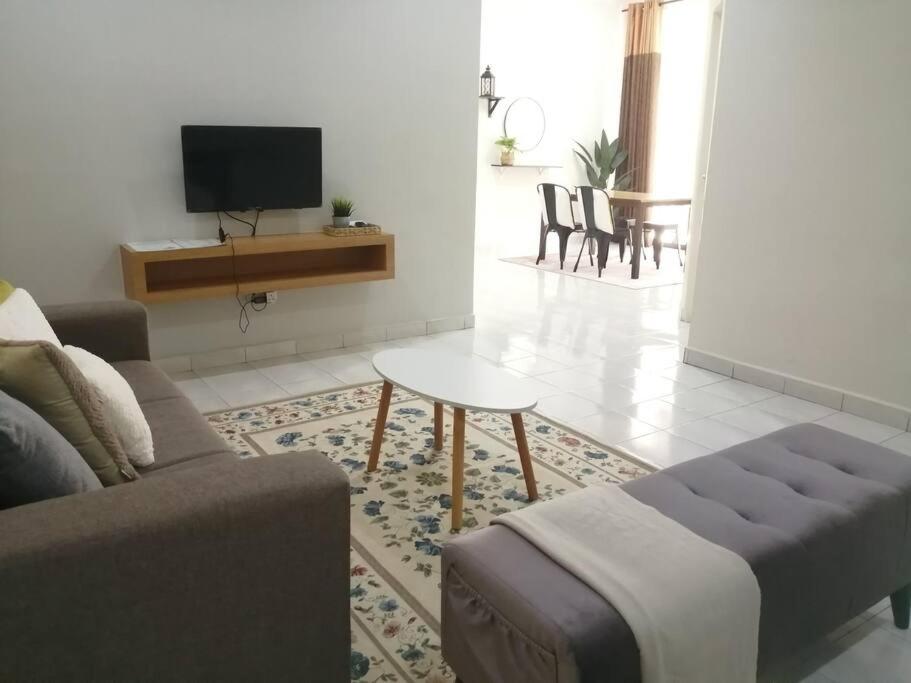 Cozy SEMI-D Home, Bandar Perdana - 3 Airconds photo 6