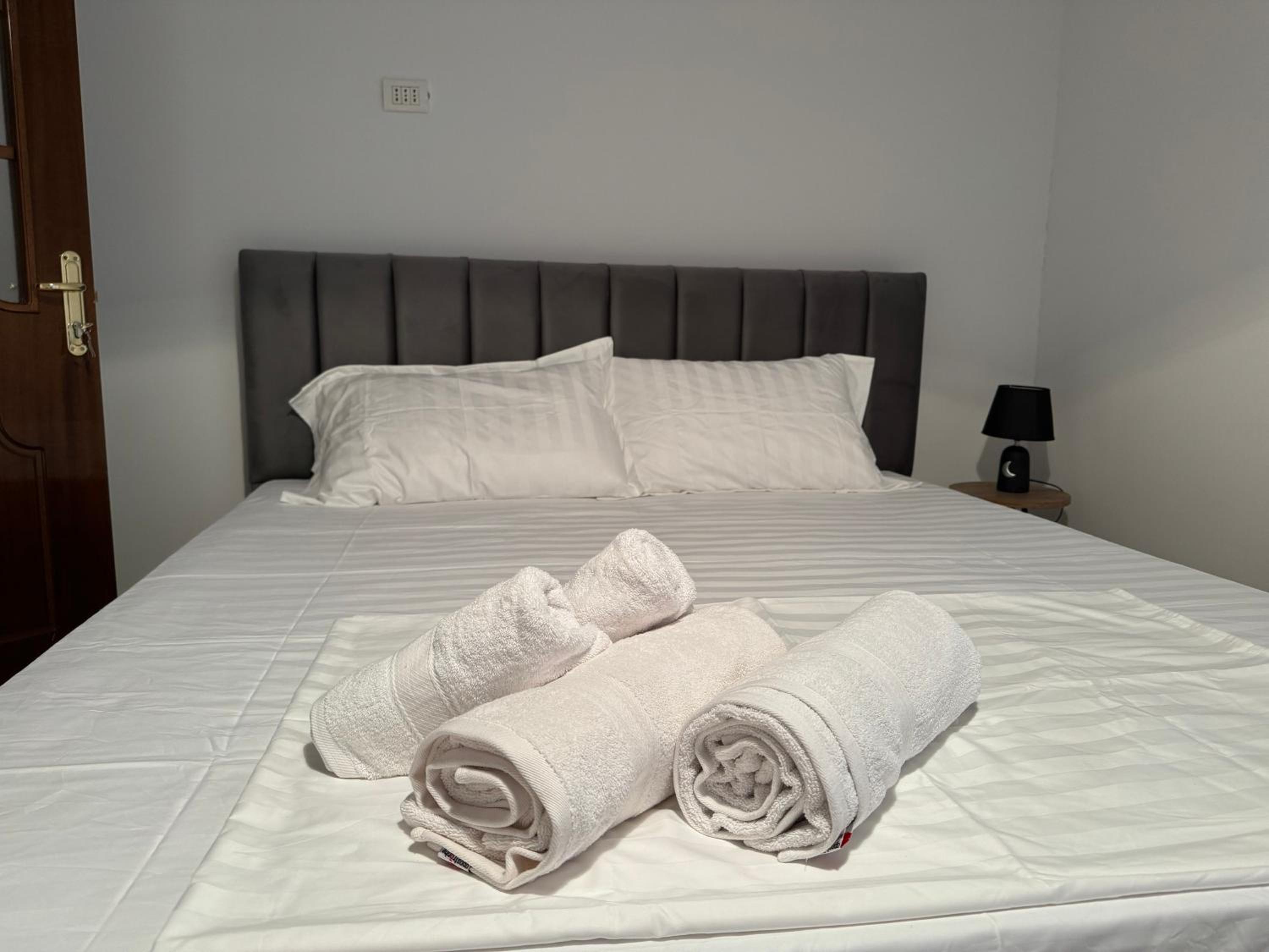 Hi5 Rooms