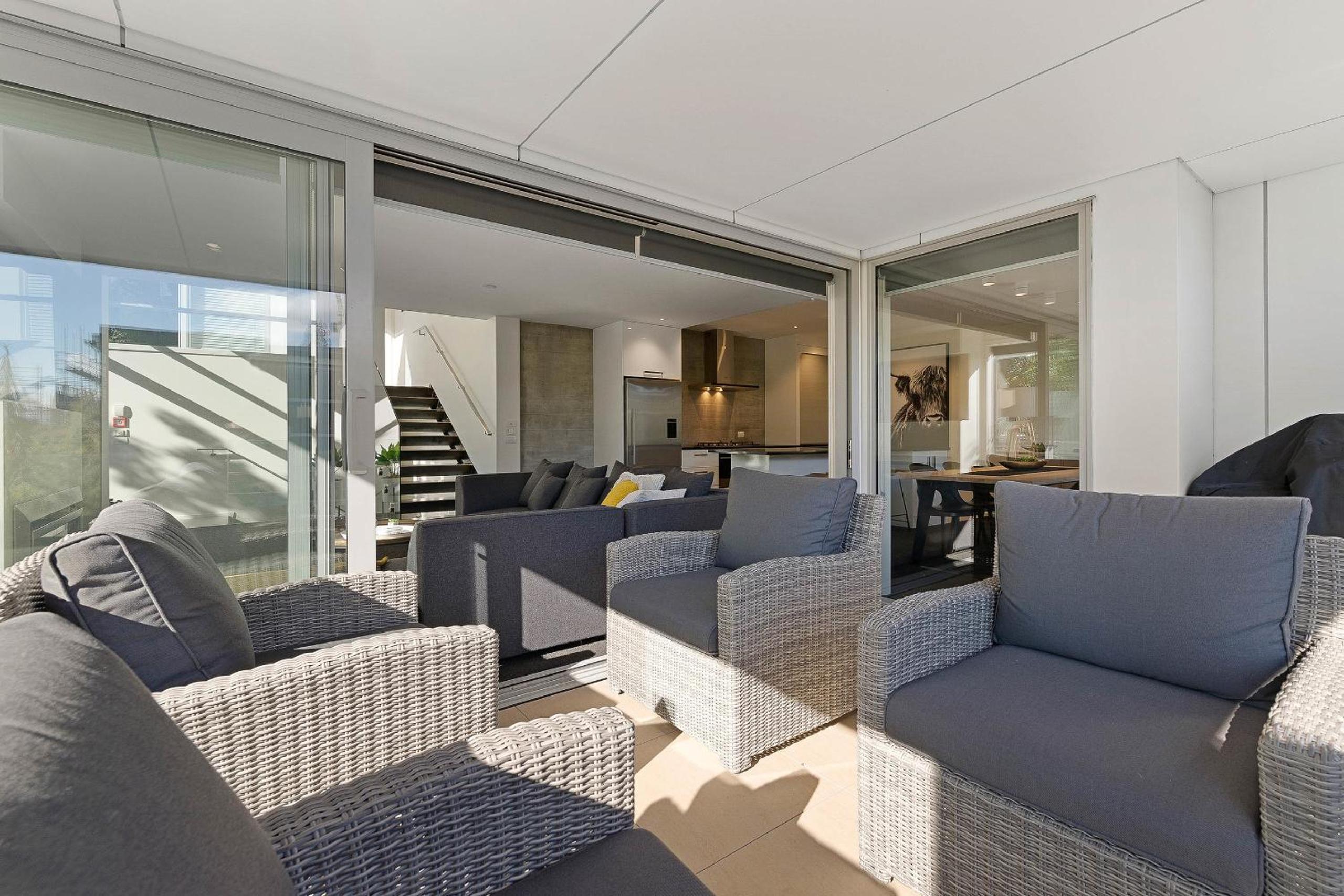 Queenstown Modern Apartment view 3