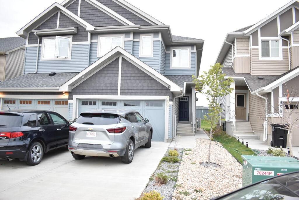 Cozy escape! 2 BR Guest Suite! 2 Queen Beds! Complimentary WIFI Netflix & Parking! 11 Mins from YEG! 20 Mins from WEM!