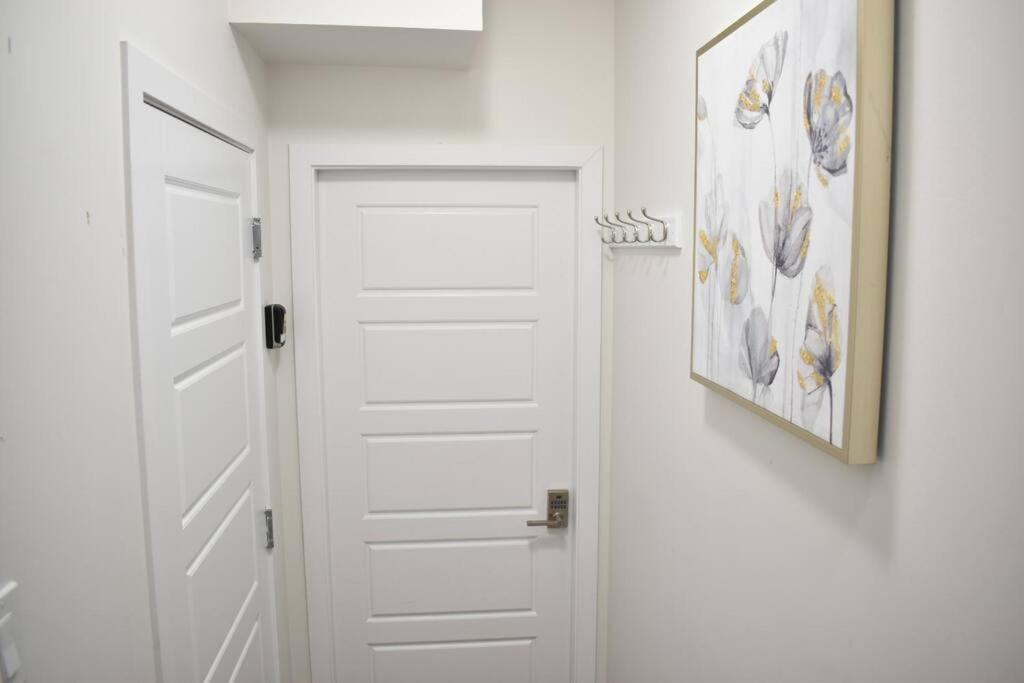 Cozy escape! 2 BR Guest Suite! 2 Queen Beds! Complimentary WIFI Netflix & Parking! 11 Mins from YEG! 20 Mins from WEM!
