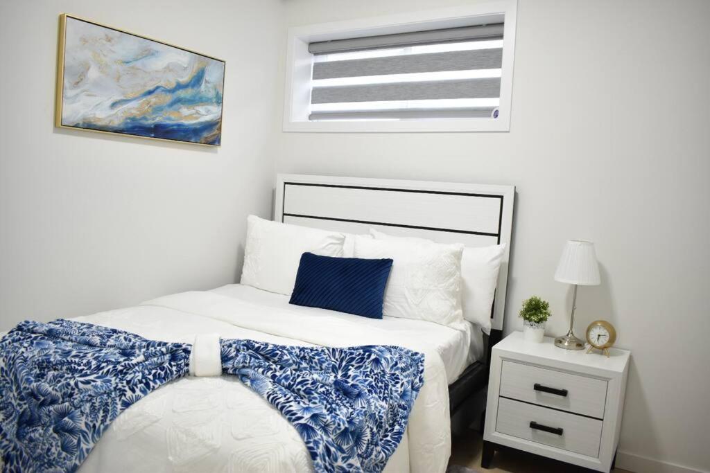 Cozy escape! 2 BR Guest Suite! 2 Queen Beds! Complimentary WIFI Netflix & Parking! 11 Mins from YEG! 20 Mins from WEM!