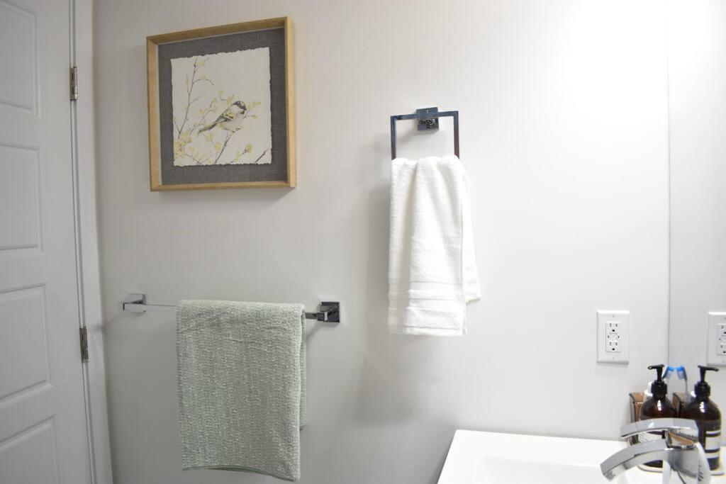 Cozy escape! 2 BR Guest Suite! 2 Queen Beds! Complimentary WIFI Netflix & Parking! 11 Mins from YEG! 20 Mins from WEM!