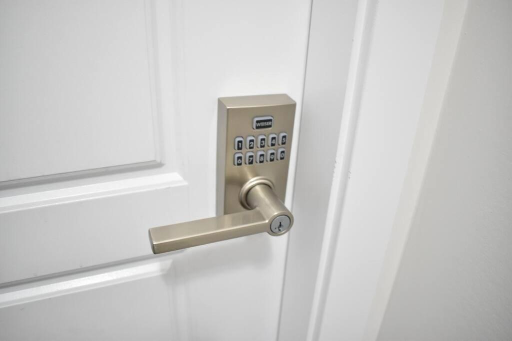 Cozy escape! 2 BR Guest Suite! 2 Queen Beds! Complimentary WIFI Netflix & Parking! 11 Mins from YEG! 20 Mins from WEM!