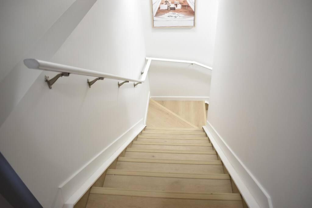 Cozy escape! 2 BR Guest Suite! 2 Queen Beds! Complimentary WIFI Netflix & Parking! 11 Mins from YEG! 20 Mins from WEM!