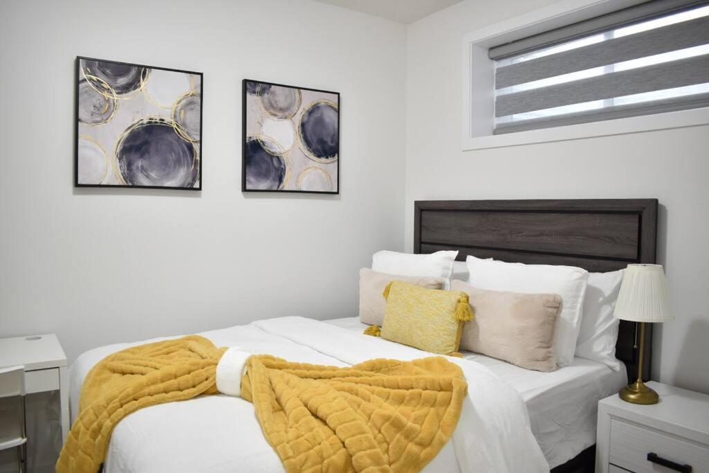 Cozy escape! 2 BR Guest Suite! 2 Queen Beds! Complimentary WIFI Netflix & Parking! 11 Mins from YEG! 20 Mins from WEM!
