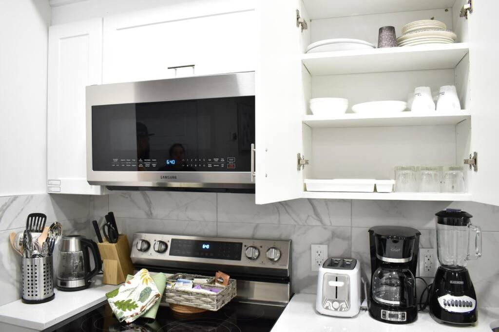 Cozy escape! 2 BR Guest Suite! 2 Queen Beds! Complimentary WIFI Netflix & Parking! 11 Mins from YEG! 20 Mins from WEM!