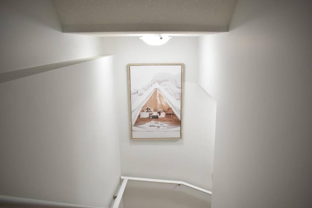 Cozy escape! 2 BR Guest Suite! 2 Queen Beds! Complimentary WIFI Netflix & Parking! 11 Mins from YEG! 20 Mins from WEM!