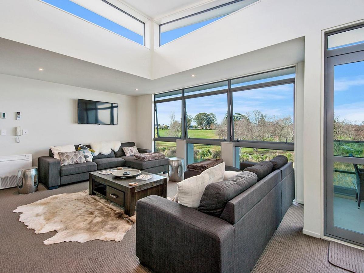 The Mooring - Taupo Waterfront Apartment view 4