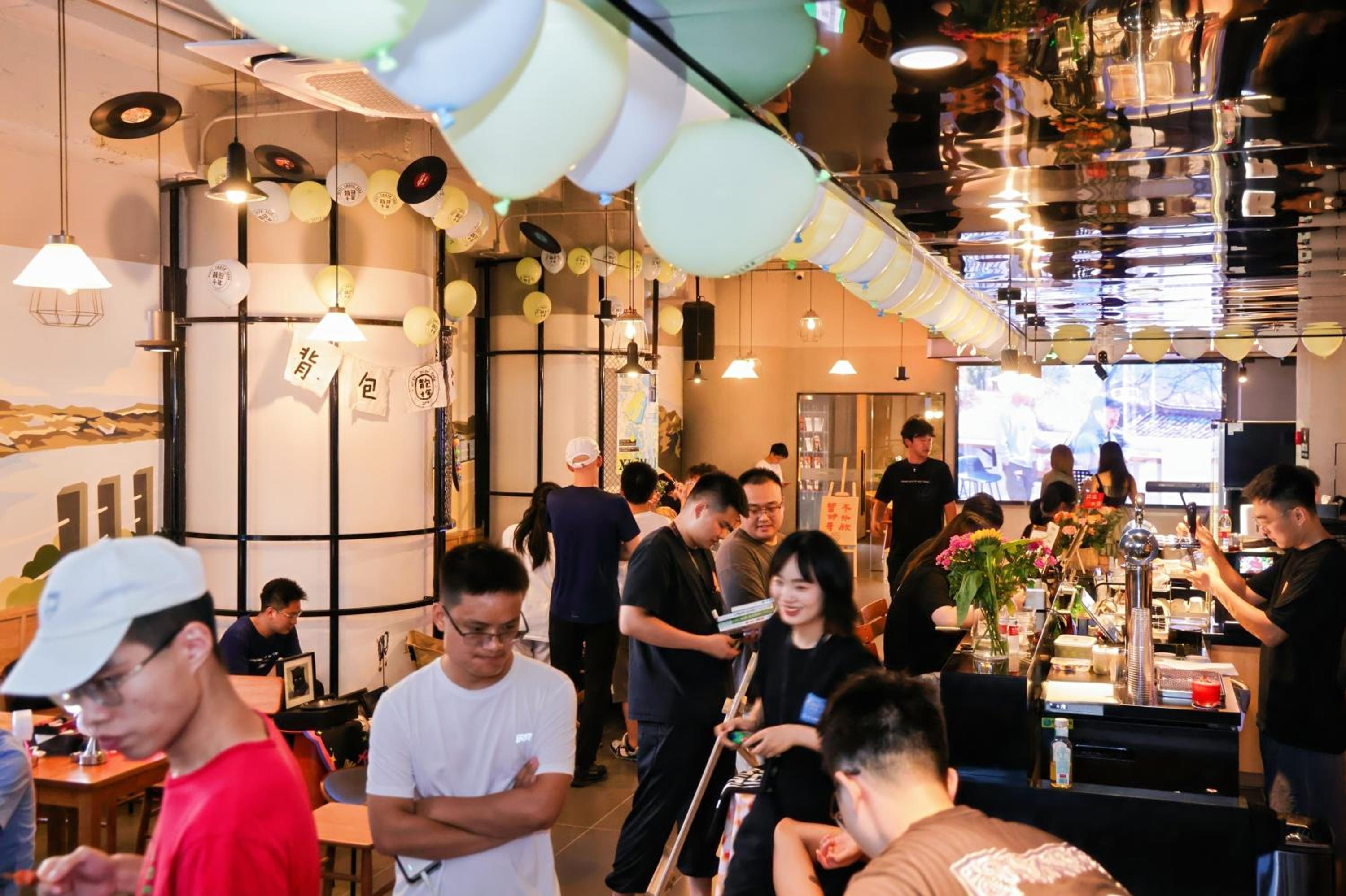 Xiamen Desti Youth Park Hostel Zhongshan Road -24H Reception&English Service& Cafe& Bar& Luggage Storage& Large Public Area