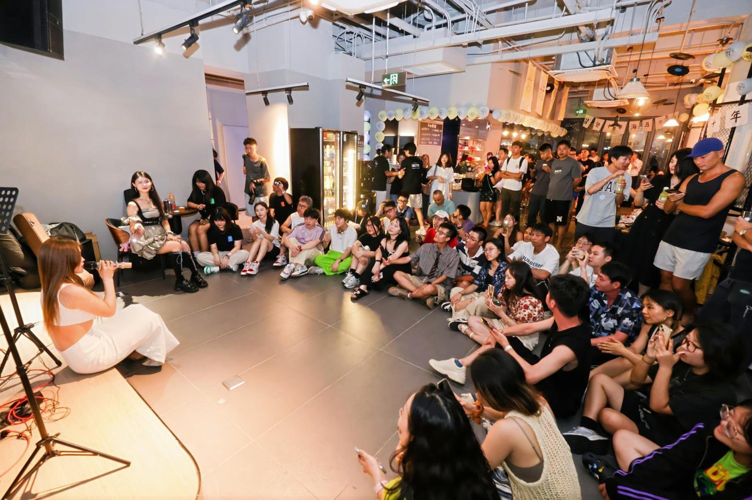 Xiamen Desti Youth Park Hostel Zhongshan Road -24H Reception&English Service& Cafe& Bar& Luggage Storage& Large Public Area
