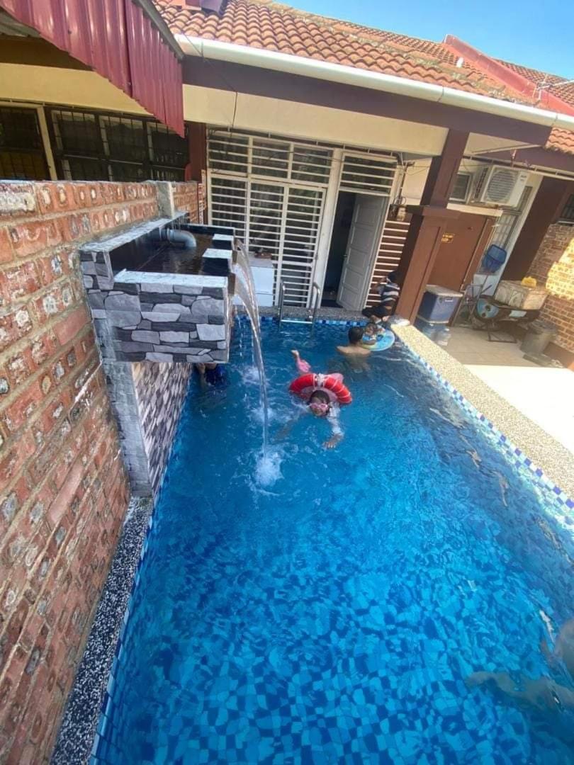 Adeliaz D'Village Guest House, Bachok Kelantan With Private Pool photo 4