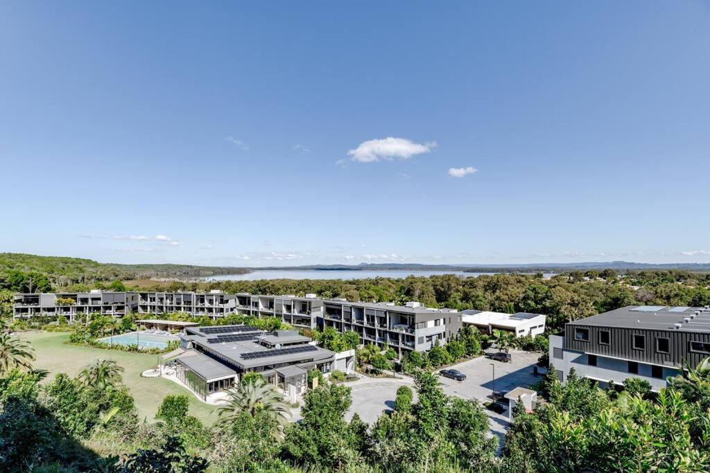 The Hamptons Lake House Noosa Heads Luxury House