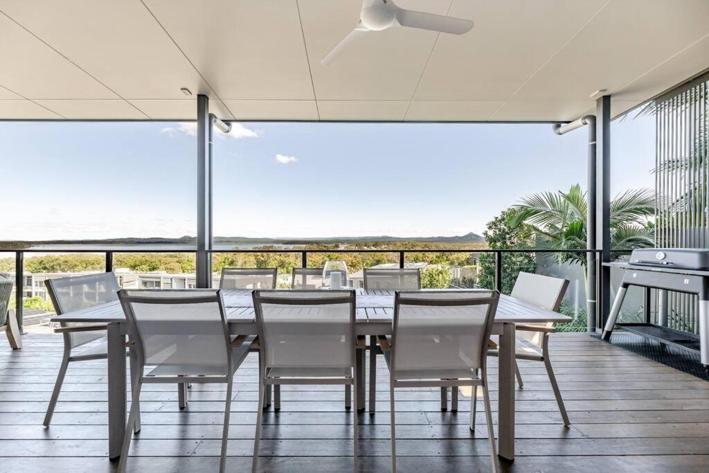 The Hamptons Lake House Noosa Heads Luxury House