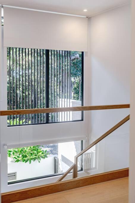 The Hamptons Lake House Noosa Heads Luxury House