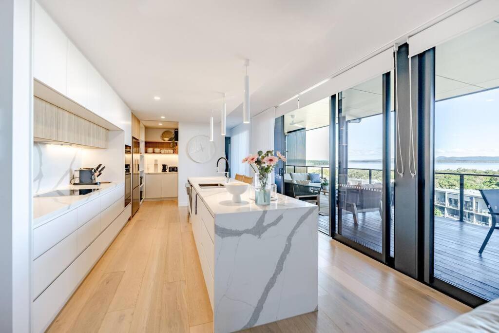 The Hamptons Lake House Noosa Heads Luxury House