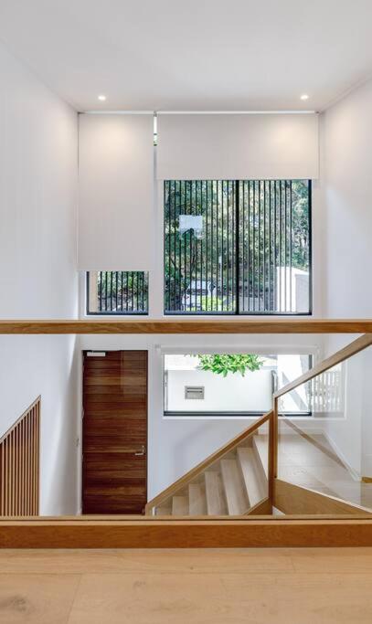 The Hamptons Lake House Noosa Heads Luxury House