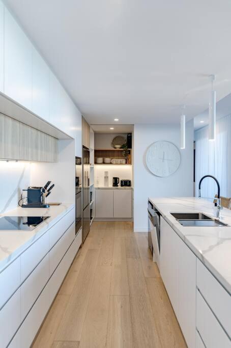 The Hamptons Lake House Noosa Heads Luxury House