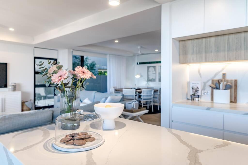 The Hamptons Lake House Noosa Heads Luxury House