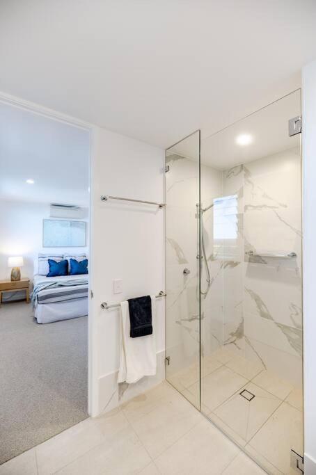 The Hamptons Lake House Noosa Heads Luxury House