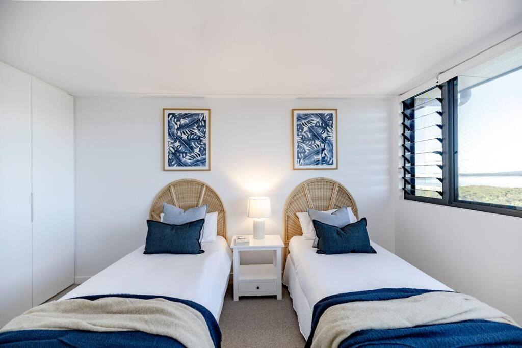 The Hamptons Lake House Noosa Heads Luxury House