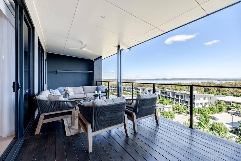 The Hamptons Lake House Noosa Heads Luxury House