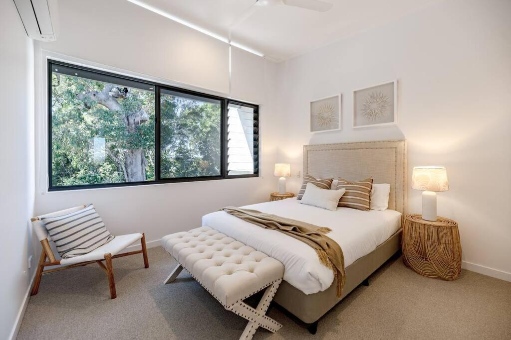 The Hamptons Lake House Noosa Heads Luxury House