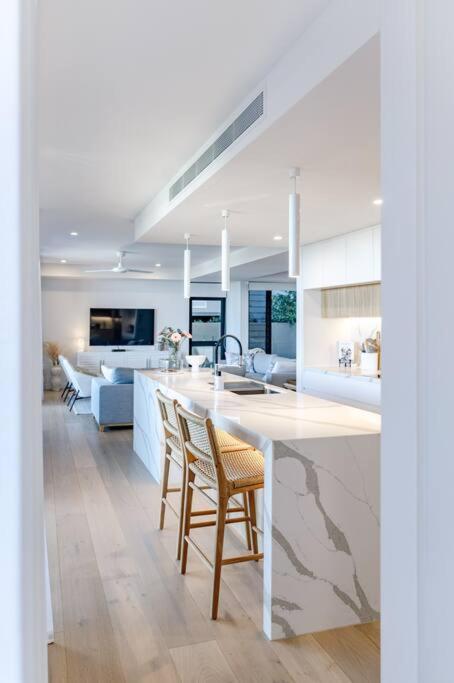 The Hamptons Lake House Noosa Heads Luxury House