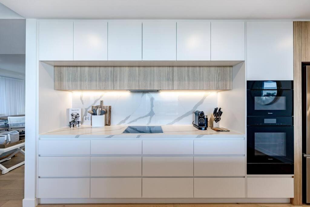 The Hamptons Lake House Noosa Heads Luxury House