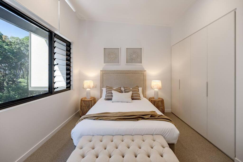 The Hamptons Lake House Noosa Heads Luxury House