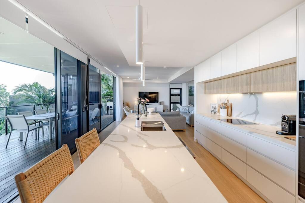 The Hamptons Lake House Noosa Heads Luxury House