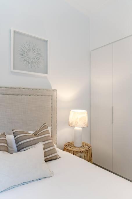The Hamptons Lake House Noosa Heads Luxury House