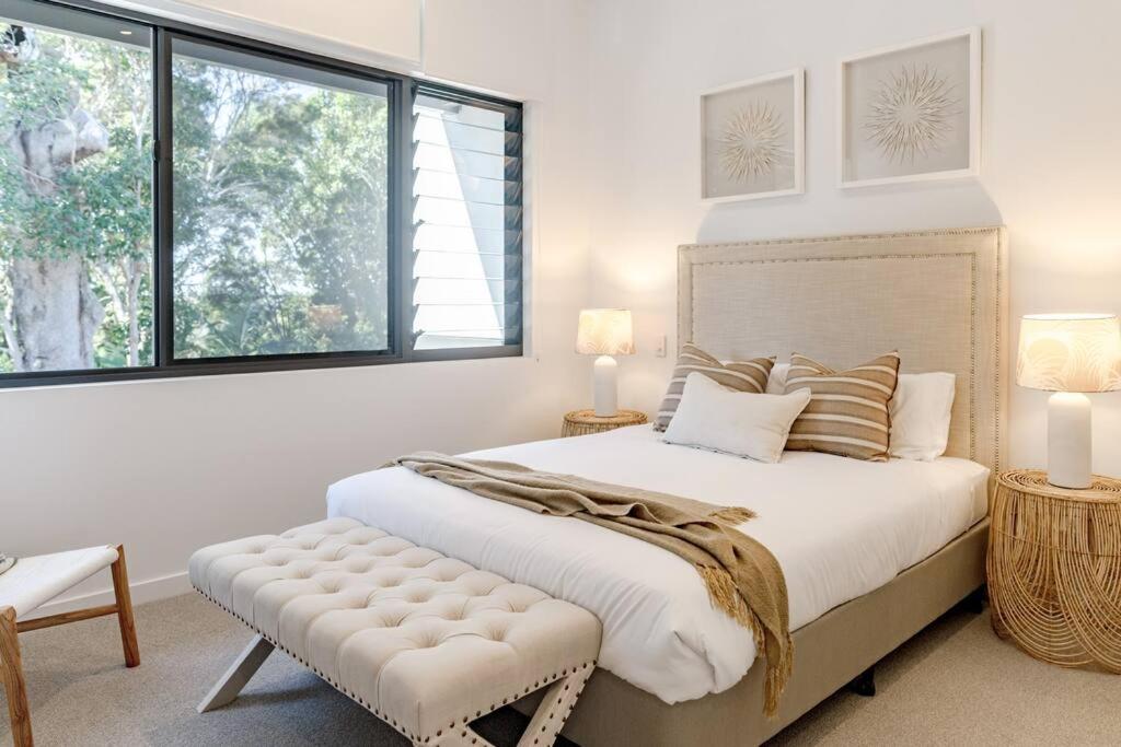 The Hamptons Lake House Noosa Heads Luxury House
