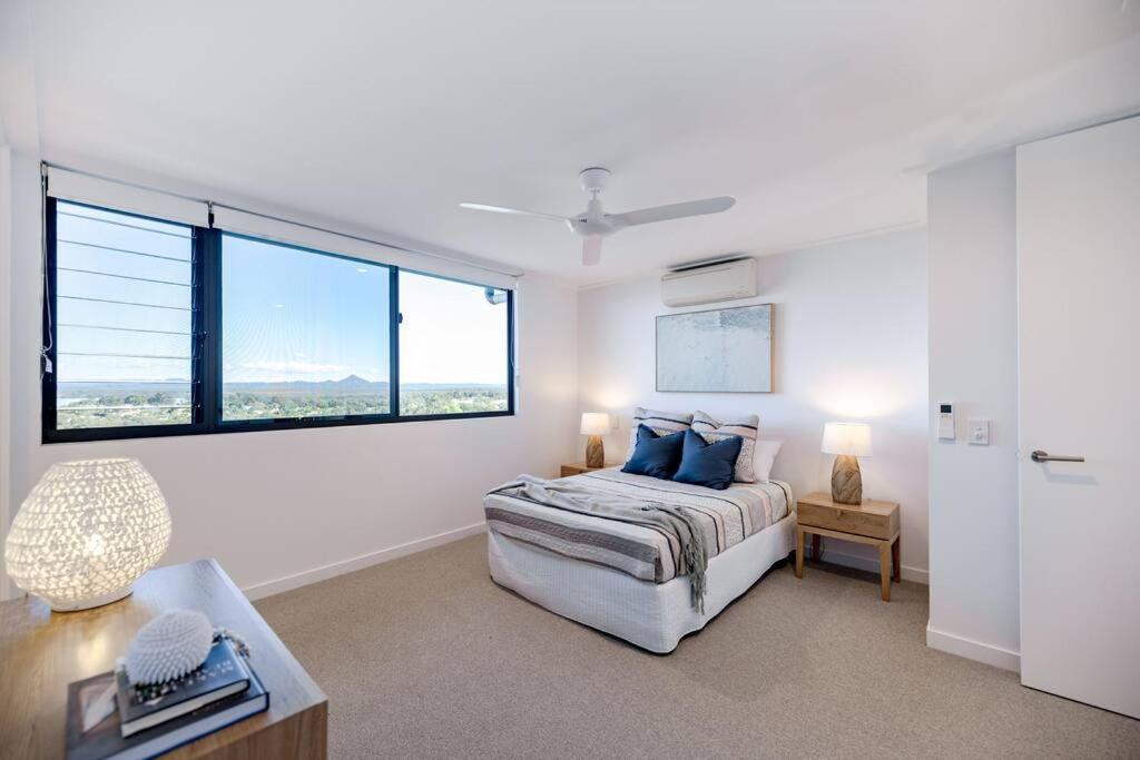 The Hamptons Lake House Noosa Heads Luxury House