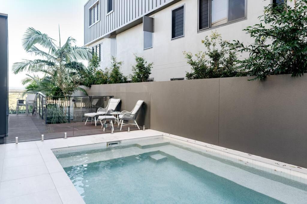 The Hamptons Lake House Noosa Heads Luxury House