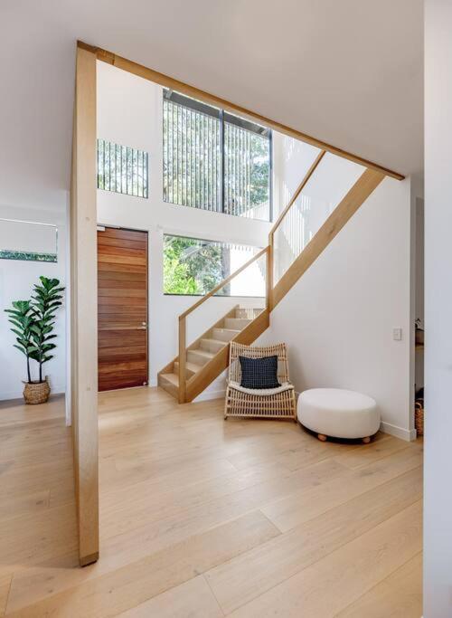 The Hamptons Lake House Noosa Heads Luxury House