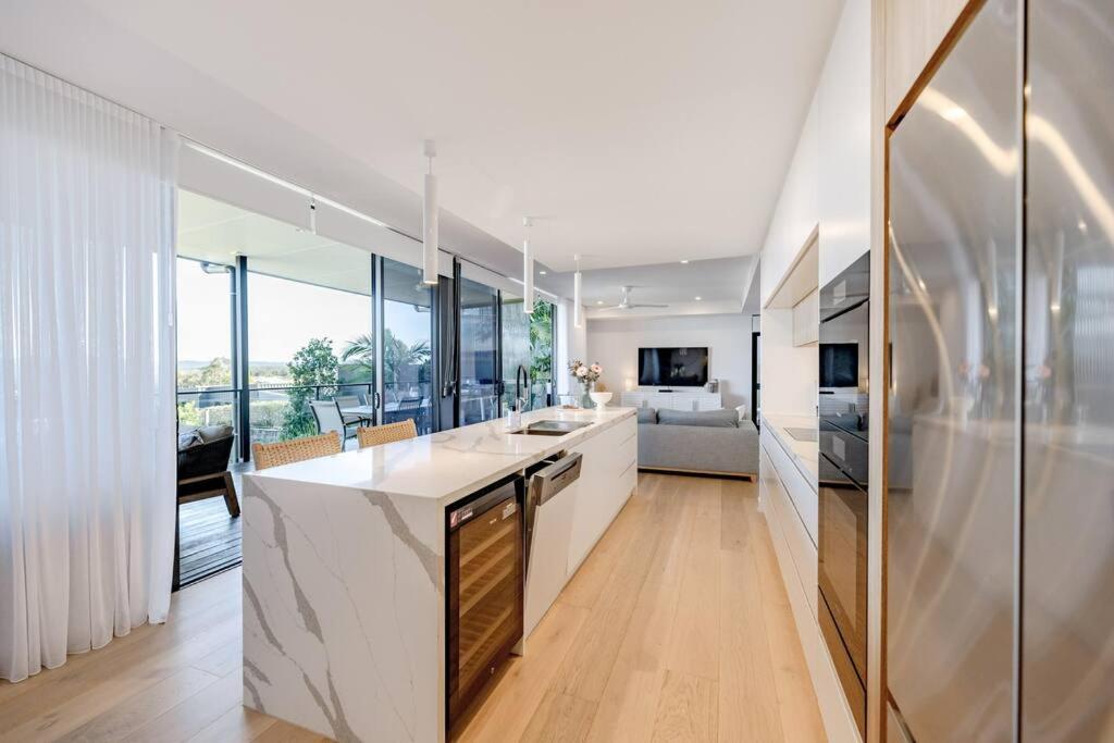 The Hamptons Lake House Noosa Heads Luxury House