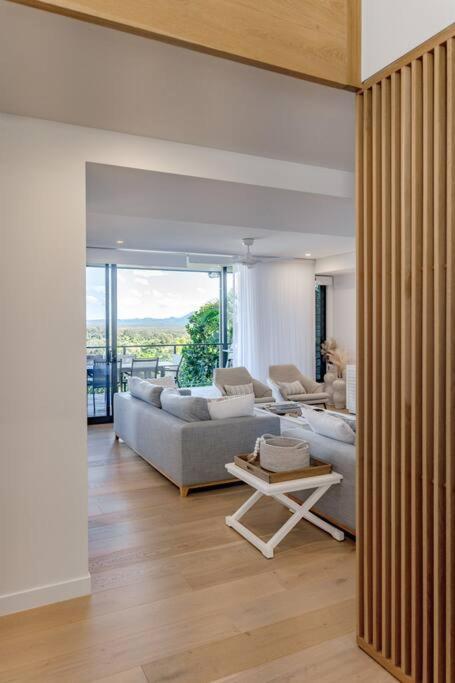 The Hamptons Lake House Noosa Heads Luxury House