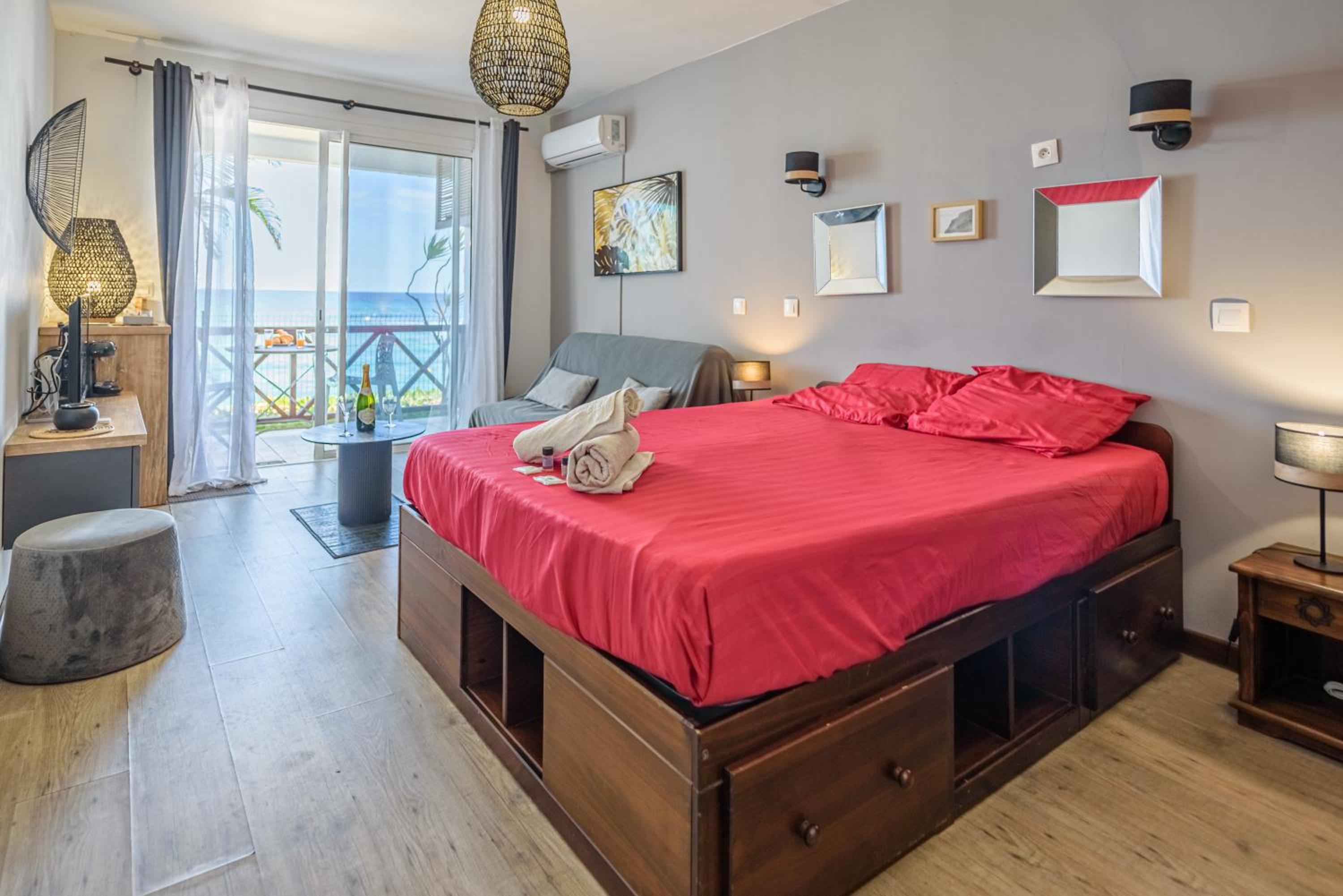Le Flamboyant - Terrasse vue mer, pieds dans l'eau view 5