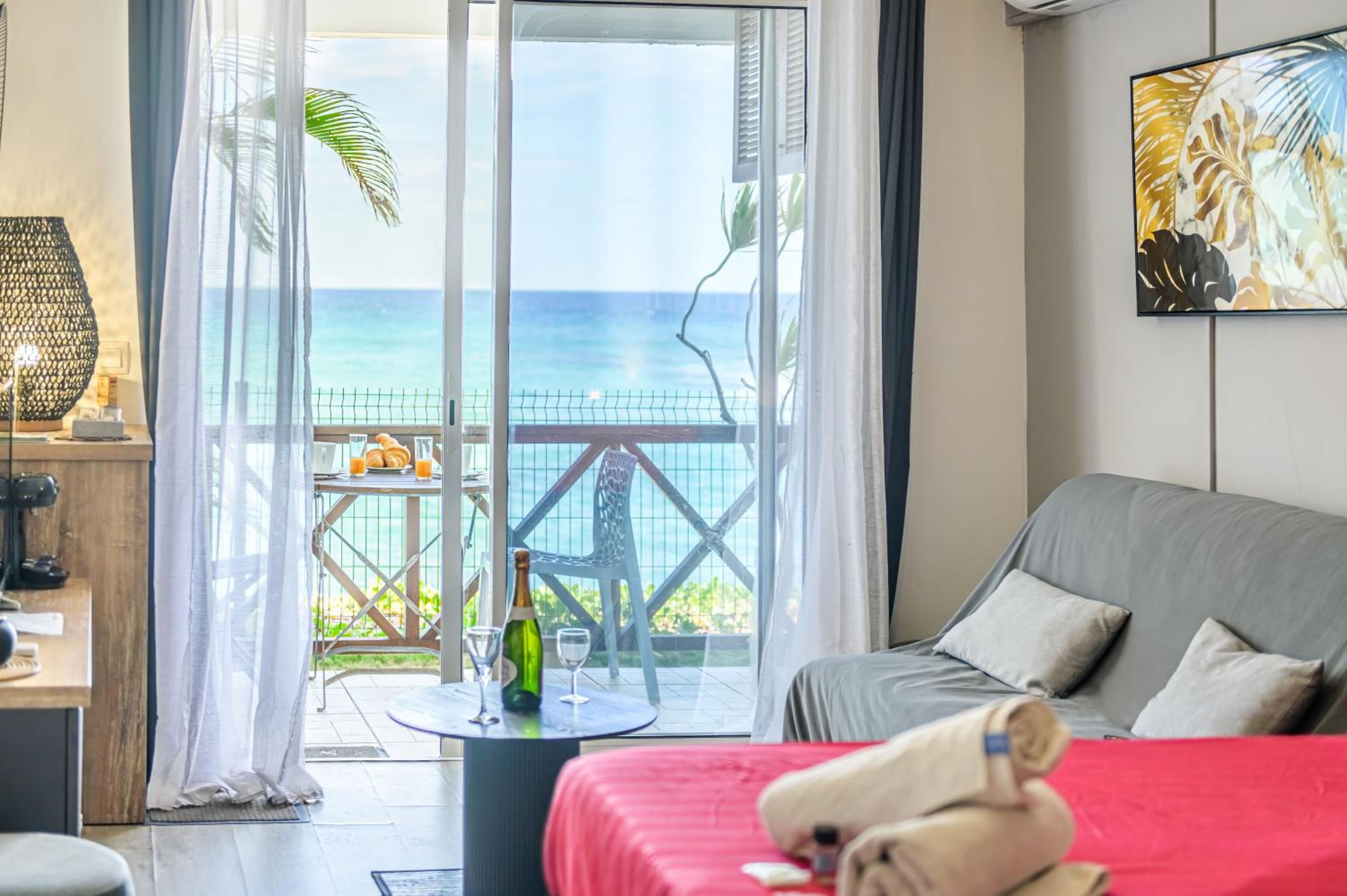 Le Flamboyant - Terrasse vue mer, pieds dans l'eau view 3